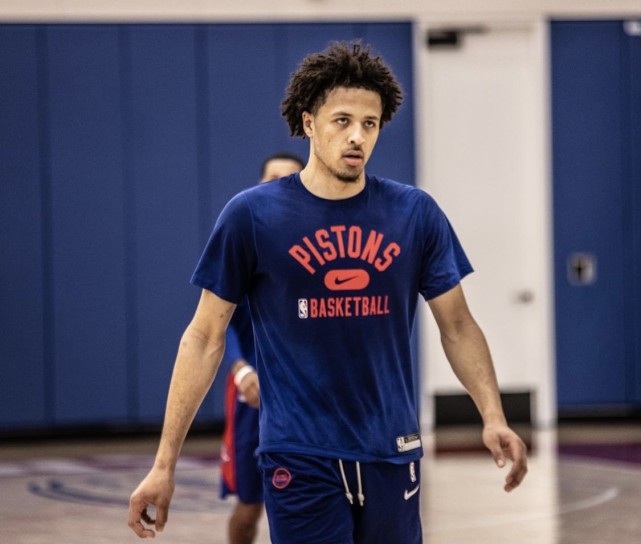 林德洛夫：本菲卡对我意义重大，但我会和妻子一起决定未来.